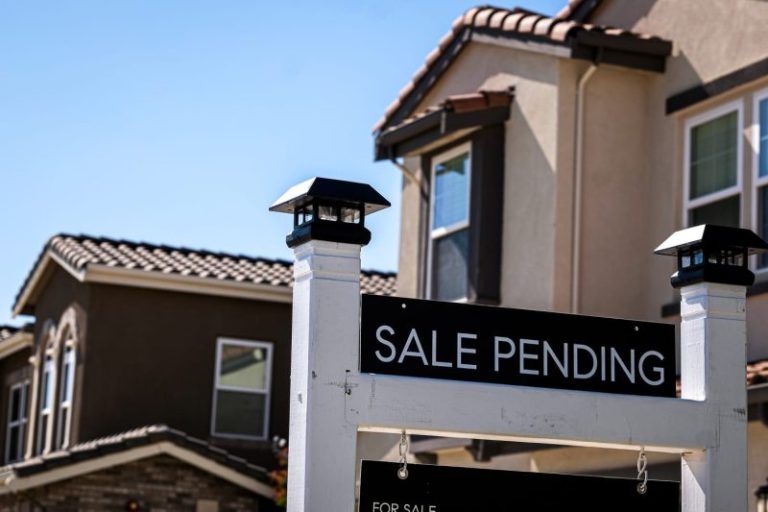 Pending home sales in April slump to lowest level since the start of the pandemic