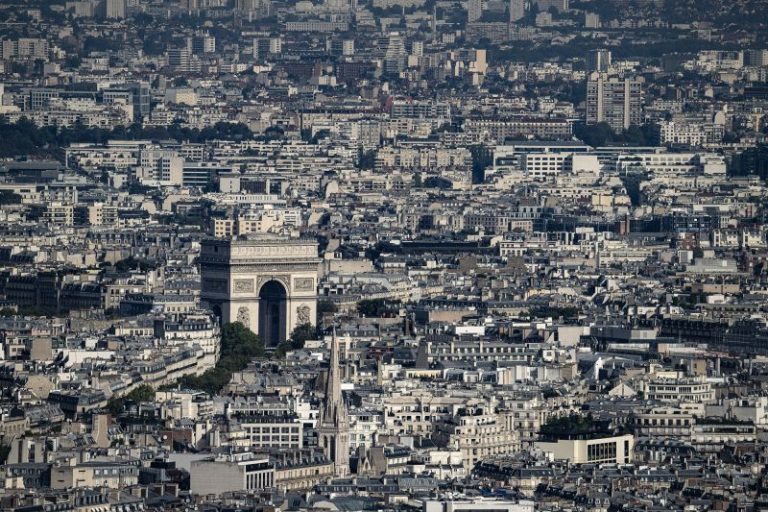 France to distribute ‘survival manual’ to prepare households for emergencies – including armed conflict