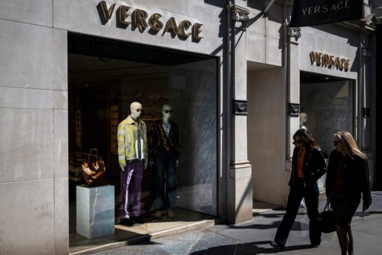 Prada Group says it has purchased fashion rival Versace in a deal worth nearly $1.4 billion